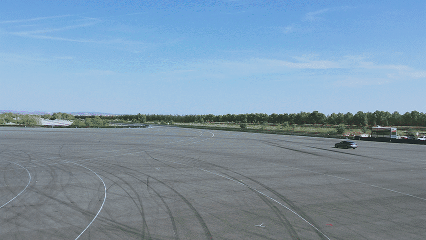 GIF d'une voiture en mouvement